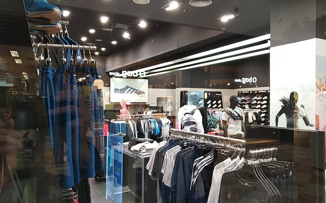 Relación Rodeado Casarse Adidas Store Madrid - La Gavia: opiniones, fotos, número de teléfono y  dirección de Ropa y calzado (Madrid) | Nicelocal.es