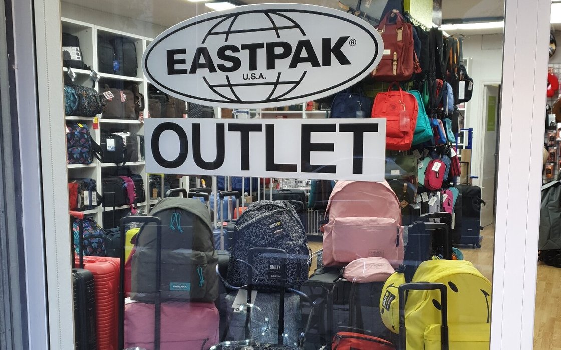 Lucas Floridablanca, Outlet Eastpak, mochilas, riñoneras, maletas.. – clothing and store in Barcelona, 6 reviews, prices – Nicelocal